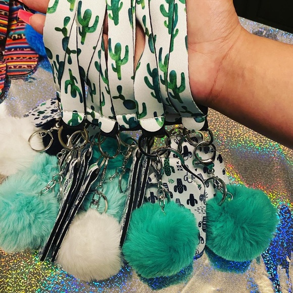 Wristlet Hand Sanitizer Keychain✨ - Picture 6 of 7